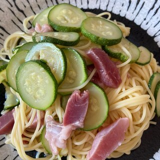 ズッキーニと生ハムの和えるだけパスタ